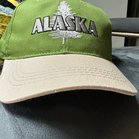 Alaska -Baseball Cap Hat Green Beige Alaska Tree NWT! OSFM - Picture 4 of 7